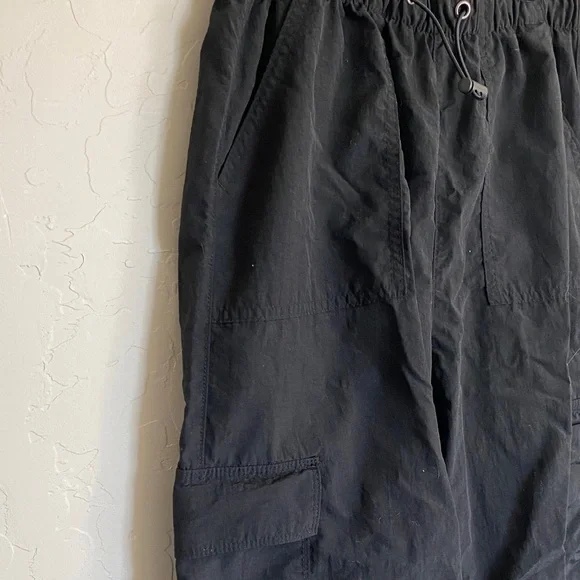 Junior Black Cargo  parachute pants - Picture 4 of 6
